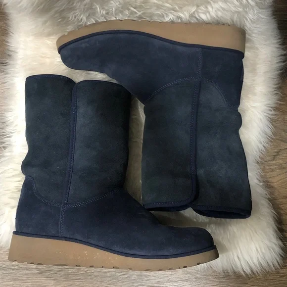UGG Amie Wms11 NAVY Blue Water-Resistant Suede Winter Boots EUC - Picture 7 of 11